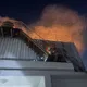影/新竹市新莊街住宅頂樓鴿舍大火!恐逾30隻鴿子被燒死