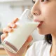 喝牛奶恐增骨折與早死風險?!研究:日喝3杯就危險