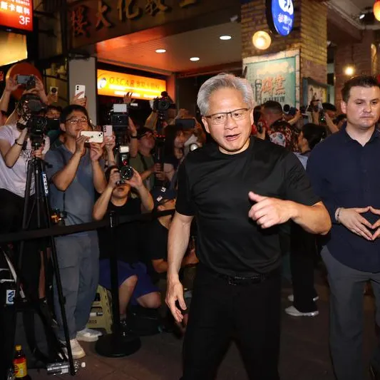 影/談華為半導體新突破!黃仁勳:台積電和台灣領先10年