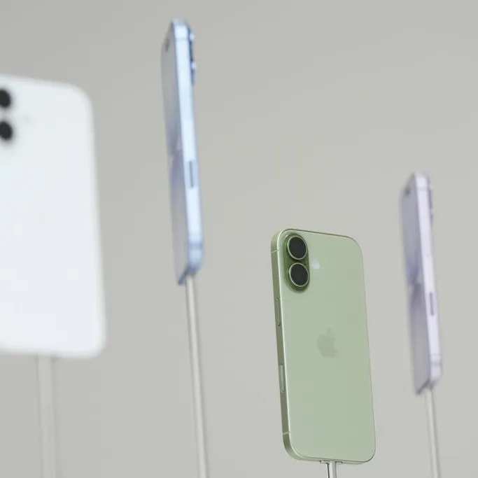 iPhone 17貼「螢幕保護貼」恐毀鍍膜？2品牌：從沒受影響