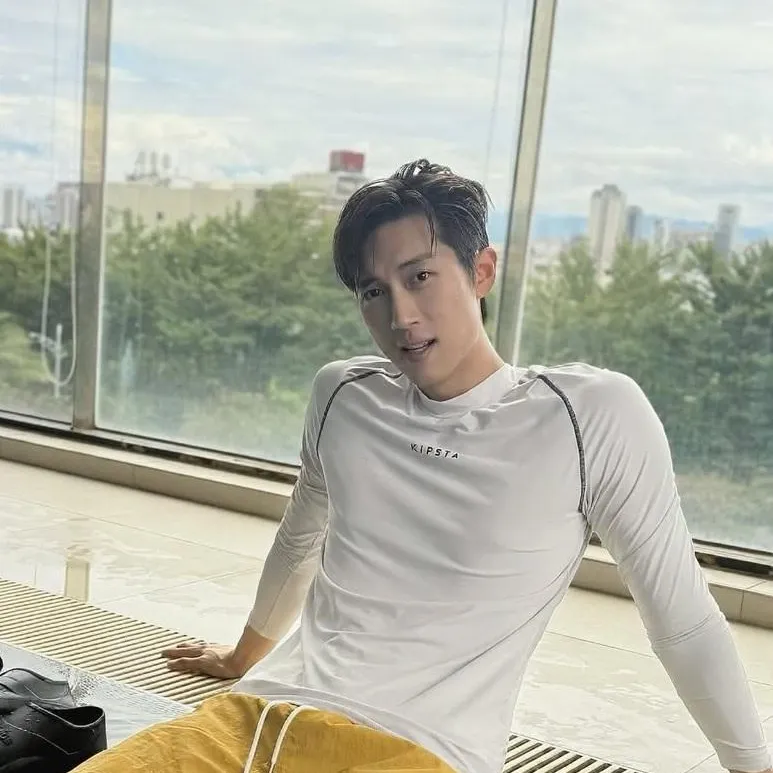 粿王戀後罕曝近況...范姜彥豐秀冰塊腹肌！嘆：面對現實修補自我