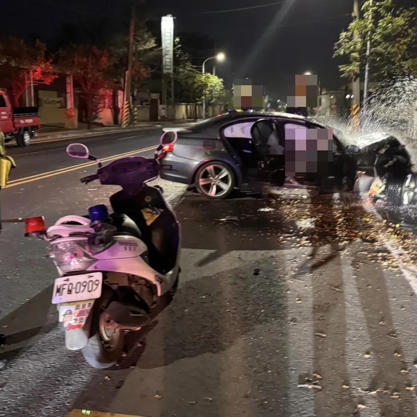 影/高雄燕巢BMW自撞消防栓　駕駛受困命危2乘客受傷