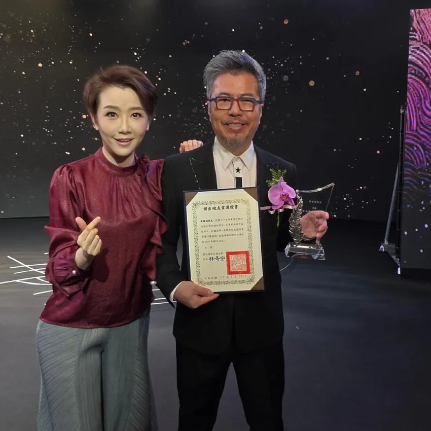 黃國倫回母校獲頒傑出校友 自豪「征服台大校花」寇乃馨