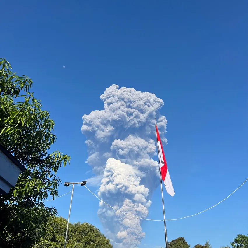 印尼杜科諾火山噴發　3登山客下落不明當局搜救中