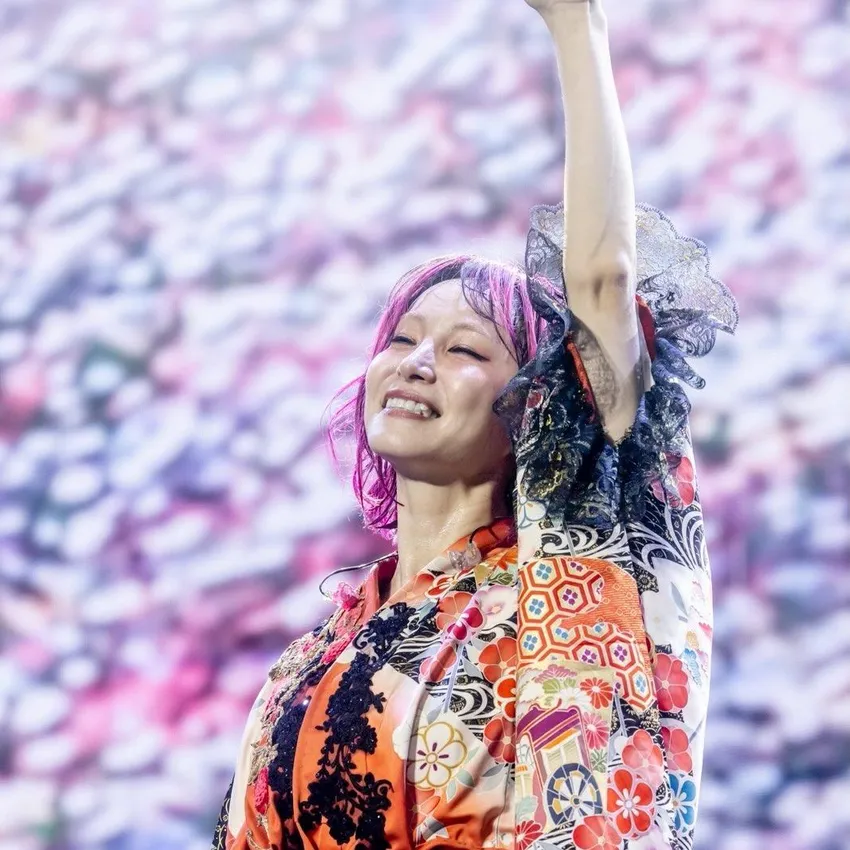 小巨蛋變無限城?LiSA嗨唱《鬼滅》歌單 粉絲激喊:大哥沒有輸