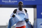 最快的男人！「馬拉松推進30秒」　肯亞老將再寫人類無極限