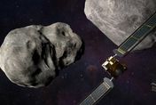 一個重600公斤的人造物即將撞上一顆高速飛行的小行星