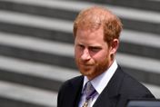 英國媒體集團挨告！哈利王子、艾爾頓強控「嚴重侵犯隱私」