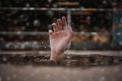 快訊/有人浮在水面上！台中公園日月湖驚傳溺水意外　56歲女「無生命跡象」搶救亡