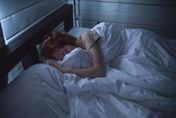 你換被子了嗎？　睡眠期刊「重被子有助褪黑激素分泌」緩解失眠！