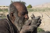 世界上最髒的人逾60年未洗澡　伊朗老翁盥洗不久後過世享壽94歲