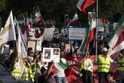 伊朗反頭巾示威進入40天　多所大學無畏鎮壓再掀抗議潮