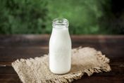 骨質疏鬆「打個噴嚏就骨折」！營養師曝16種高鈣食物　第一名竟不是牛奶！
