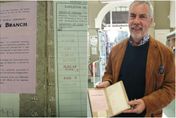 逾期84年！英國男子替爺爺歸還1938年借的書　圖書館：超驚喜！