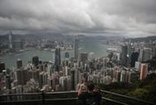 香港GDP年跌幅達4.5%！專家：受全球經濟影響　今年將持續下探