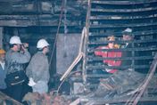梨泰院156人罹難！台灣27年前大火釀踩踏　37人擠窗口「焦屍堆疊」警消心碎