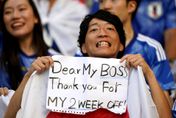 世足賽/日本球迷舉標語謝公司准假　FIFA幫分享釣出老闆本尊回應