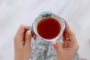 冷冬喝杯熱茶驅寒！網熱議5款冬季暖身茶飲...「這杯」比熱可可還暖身！