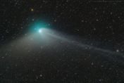 影/5萬年一遇綠色彗星今晚最接近地球！雙筒望遠鏡就可觀測