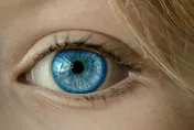 眼球也會長疱疹？治療超麻煩　醫警告「反覆發作」恐失明！