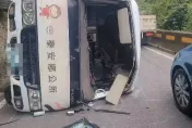 快訊/泰安社區巴士「撞山壁」！玻璃炸飛、4傷　駕駛疑吃感冒藥釀禍