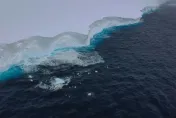 影/跟南投一樣大！全球最大冰山「海底脫身」北漂　恐是最後旅程