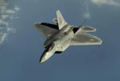 美空軍F-22「猛禽」戰鬥機演習中墜毁　飛行員平安無事