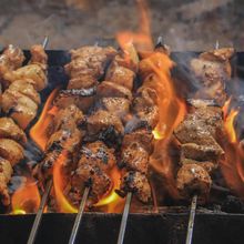 烤肉比油炸更可怕！醫曝「200度高溫致癌過程」