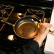 不沾鍋捨不得換！婦體內「PFAS」超標慘罹肝癌