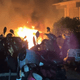 高雄暗夜恐怖火燒車！電動車「變火球」爆炸聲嚇壞居民