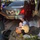 老母被騙400萬超氣！　悍女私約車手「跳上引擎蓋」畫面直擊