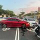 影/轎車「神秘迴轉」！男子稱路況不熟　逆向撞車幸無人傷