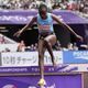 田徑世錦賽/被踩掉鞋子！哈薩克女將「赤腳」跑完3000公尺障礙
