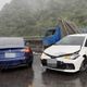天雨路滑！國1泰山段3車追撞　特斯拉男等救援遭撞骨折