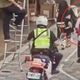 影/北市街頭驚見蜘蛛人騎Ubike　警攔車盤查