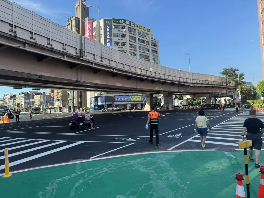 公車聯管中心總經理李建文在臉書發文提到今天平均行駛時間與施工前幾乎相同。(圖/李建文臉書)