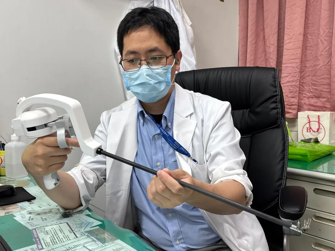 新型多關節微創手術能兼顧精密度與可負擔性,特別適合追求低風險、快速恢復的病患,為了照顧更多的患者。(圖/李綜合醫院提供)