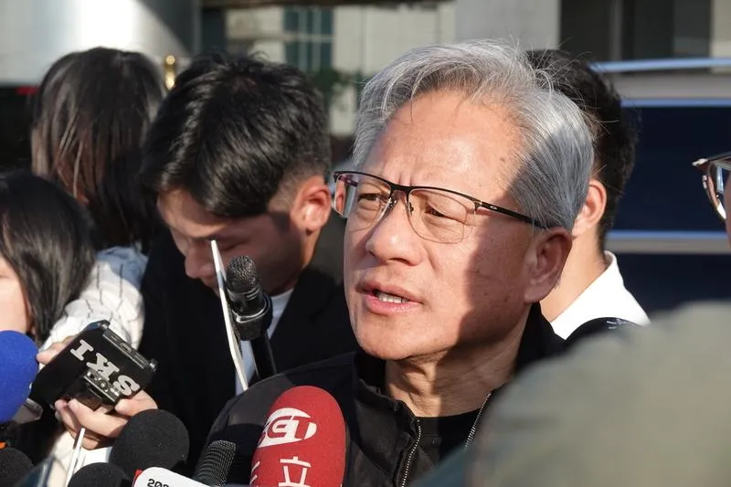 影/黃仁勳抵台!將拜訪客戶並與魏哲家見面