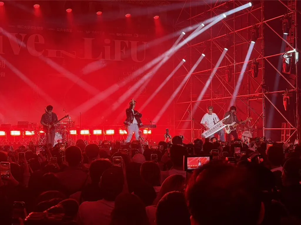 輔仁大學聖誕演唱會校友贊助！羅志祥、盧廣仲引爆全場