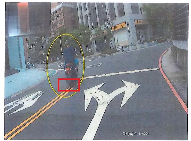 新北騎士同地同時收2張紅單 法院:跨雙黃線、沒打方向燈