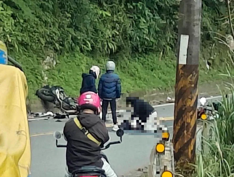 北宜公路騎士疑逆向對撞轎車 機車破碎解體人命危