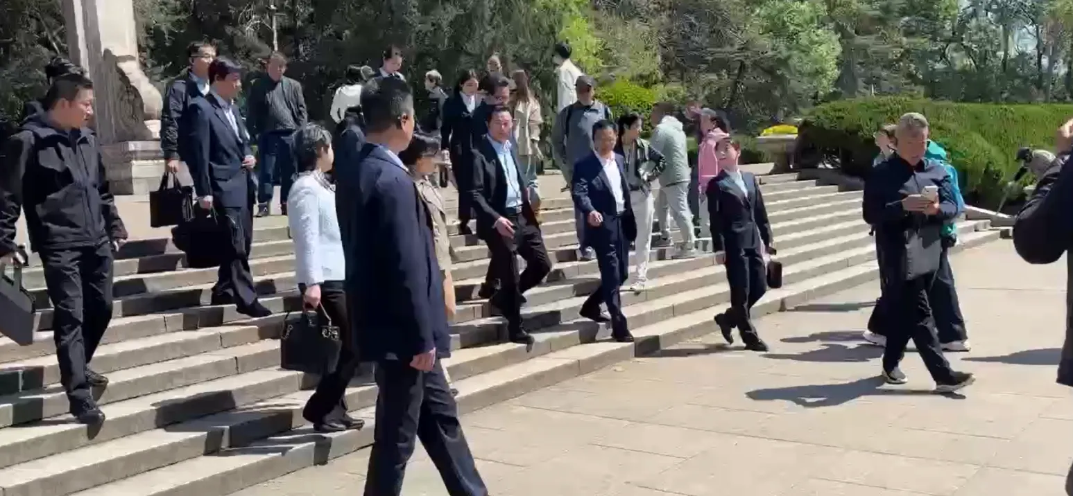 國台辦副主任場勘還送兩本書! 鄭麗文明上中山陵規格受矚