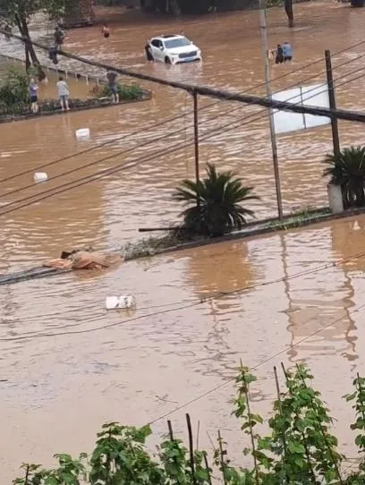 橙色警戒!重慶特大暴雨釀1死17失蹤 時雨量破百毫米