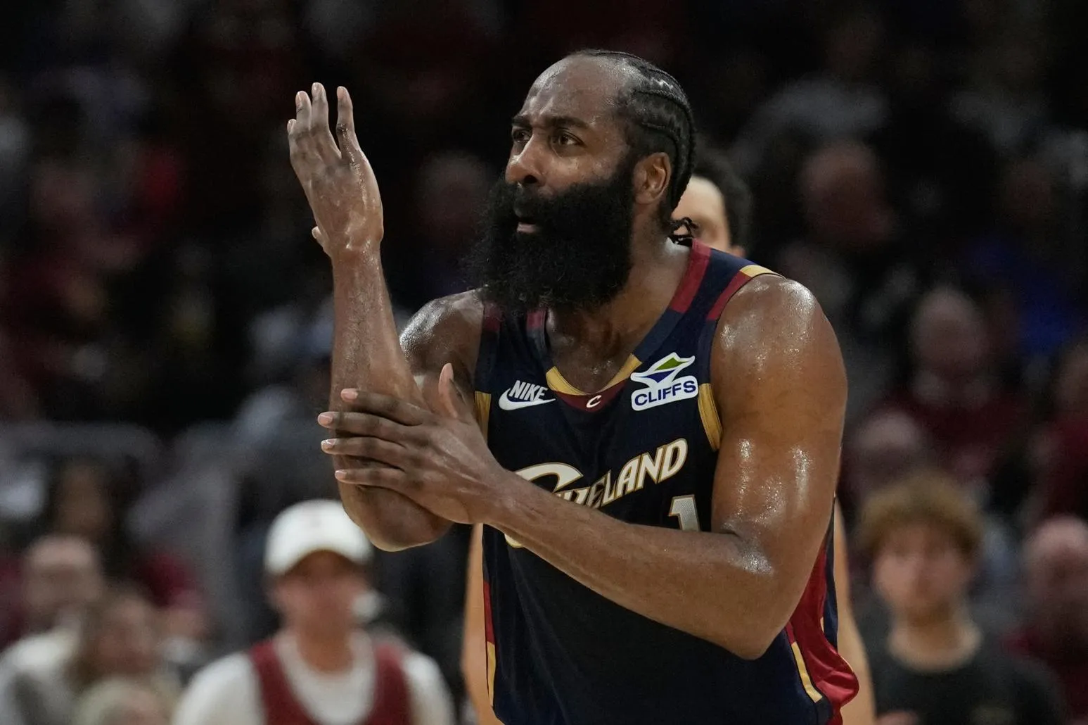 NBA/騎士遭聽牌哈登淪戰犯 球迷PO「不防守大合輯」