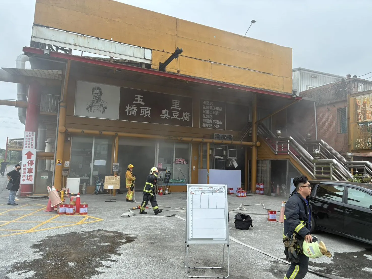 排隊名店驚魂!礁溪玉里橋頭臭豆腐火警 饕客嚇壞奪門逃