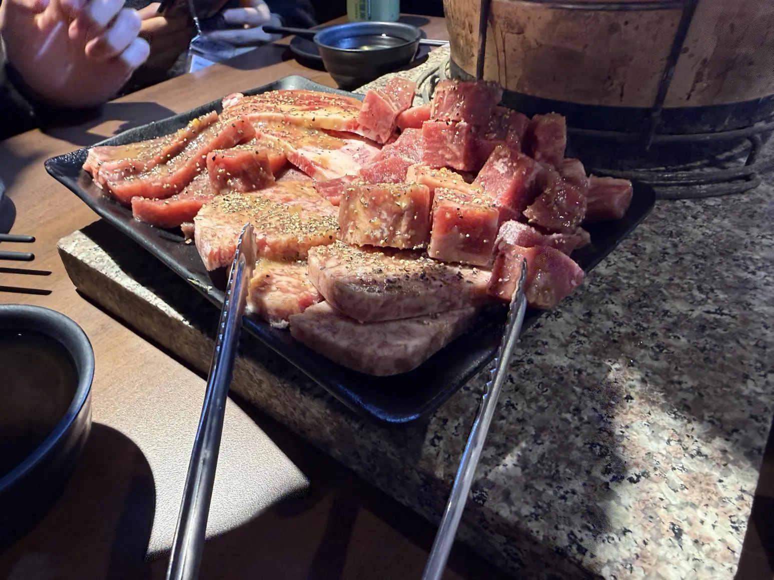 進攻深夜肉慾!「肉次方」推極黑和牛 「豚野」帶殼牡蠣無限爽