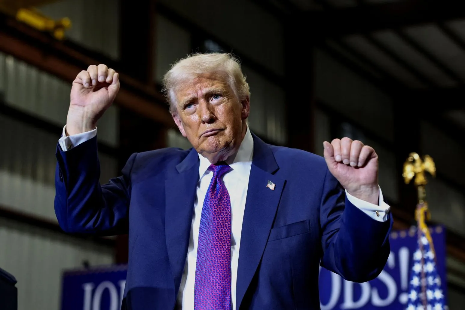 川普發文警告各國！誰拿最高法院裁決耍花招「將課更高關稅」