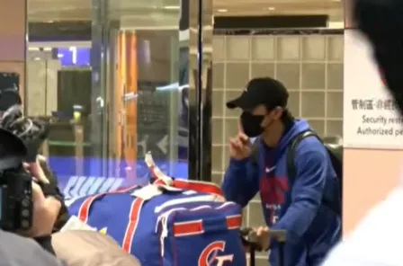 影/中華隊光榮歸國！球迷熱情大喊「辛苦了」　陳傑憲全家亮相