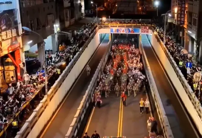 大甲媽創最晚紀錄！　延誤7小時才過彰化地下道