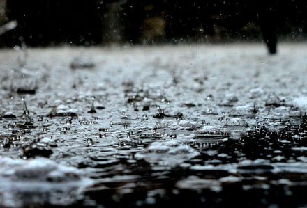 週一「共伴效應」發威！3縣市雨勢最猛烈　氣象局：別因颱風沒來就輕忽